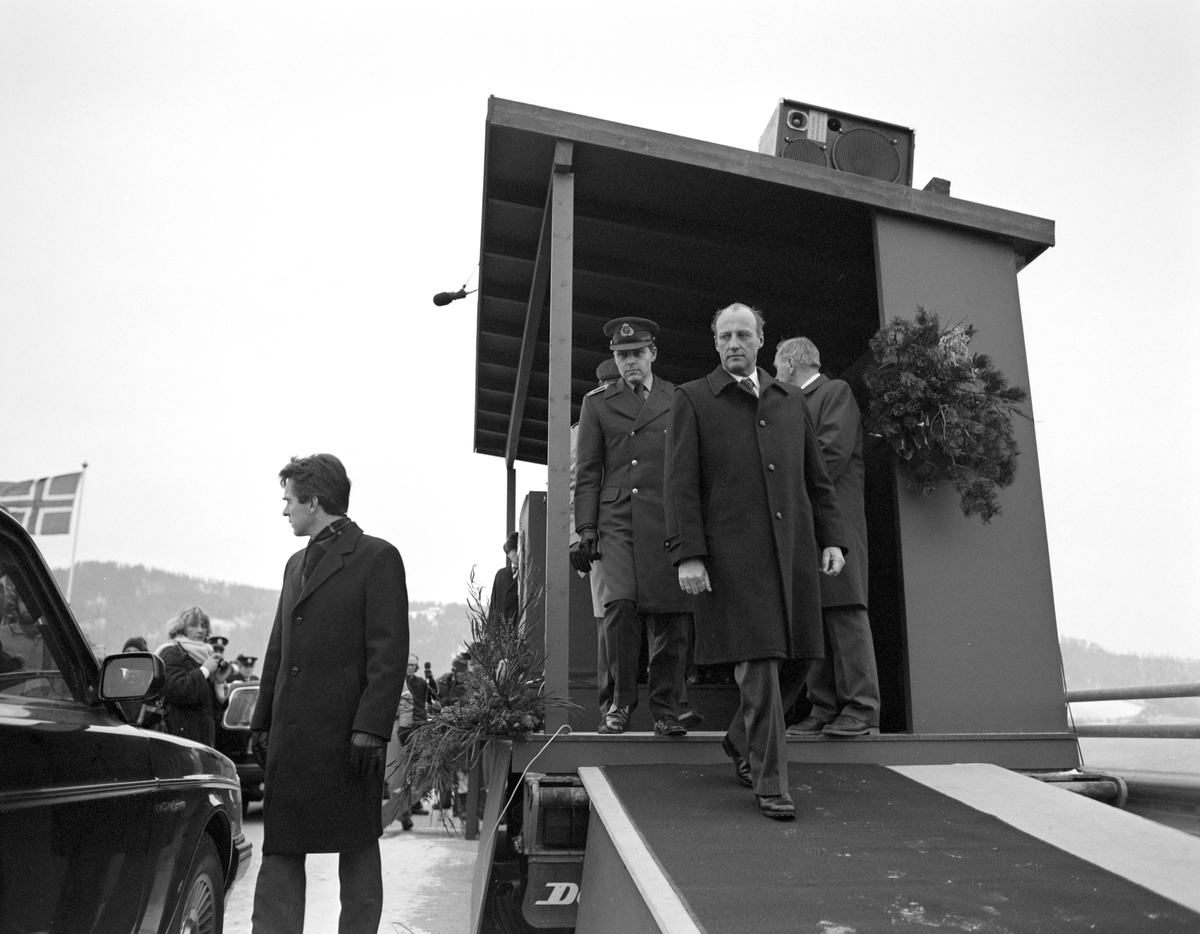 Mjøsbrua, E6, offisiell åpning ved Kronprins Harald 16.11.1985. Samferdsel, vegbygging,