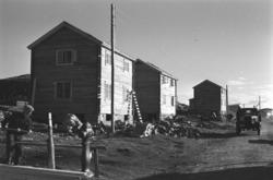 Gjenreisningshus i Nordvågen. Det første huset tilhørte Dagm