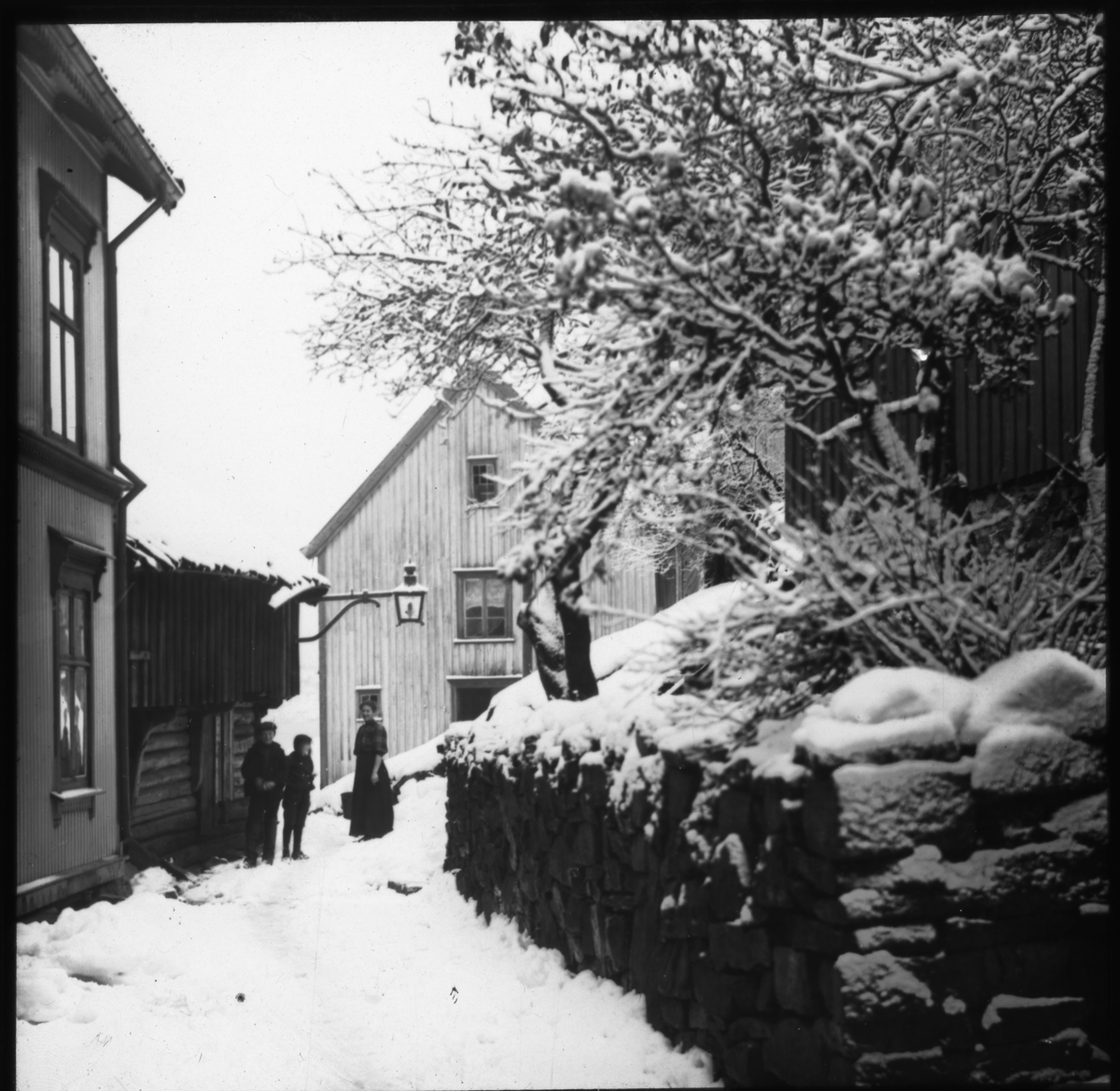 Hus i snø - vestre Øya ca 1910. Kragerø