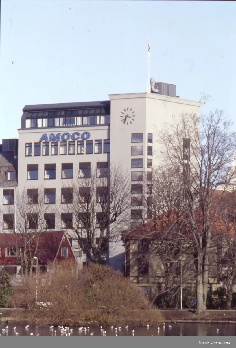 Amocos kontorbygg i Bergelandsgata, Stavanger sentrum. Bygget blir ofte kalt Dreyer-bygget da det før huset Dreyer Trykkeri.
