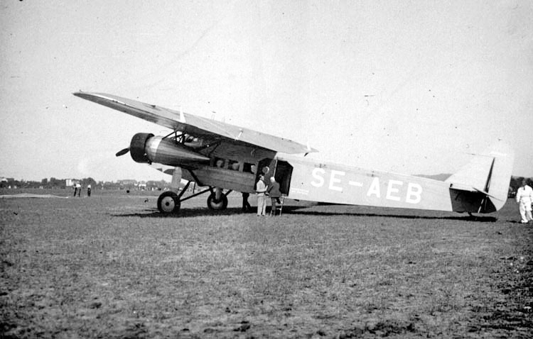 En Focker VII med beteckningen SE- AEB på Jönköpings gamla flygfält i Ljungarum.