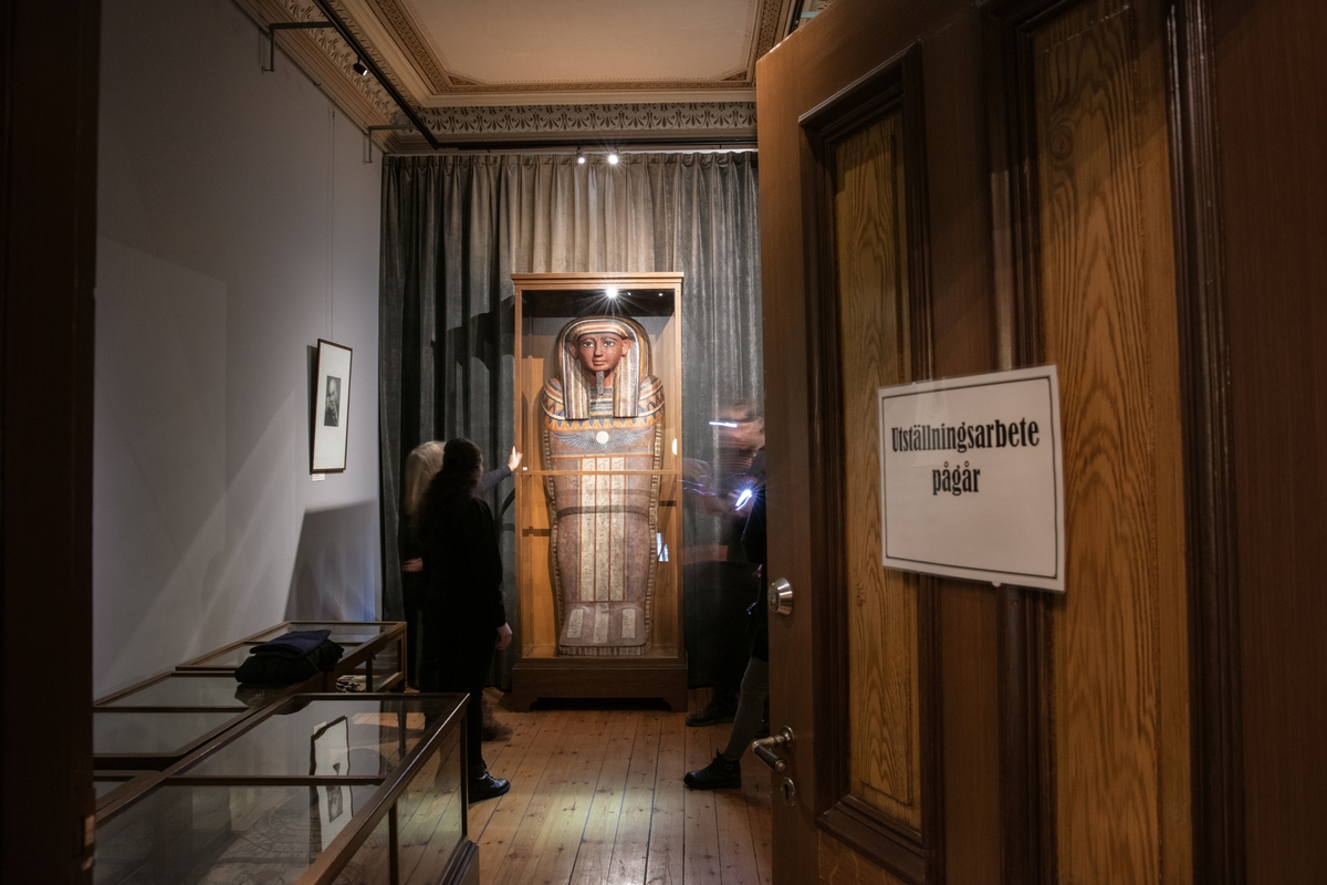 Vänersborgs museum. Egyptiska kabinettet, utställningsarbete pågår