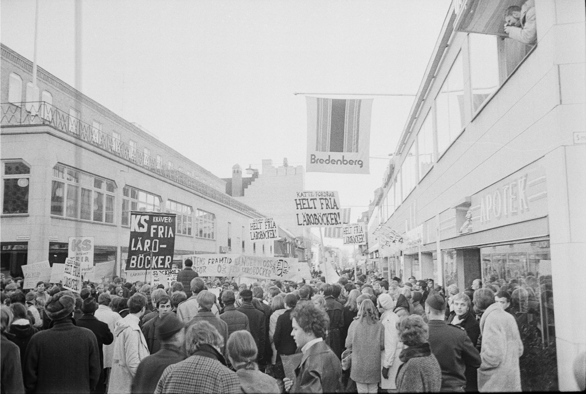 "Demonstration för fria böcker", Kungsängsgatan, Uppsala 1968