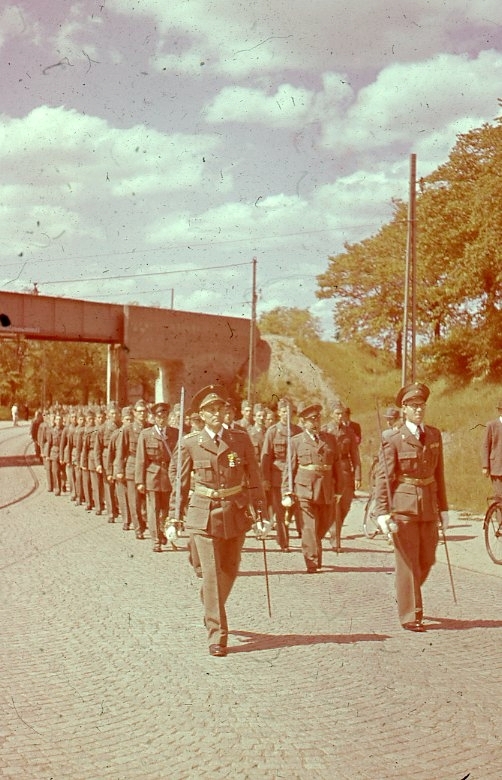 Jubileum 50 års, A 6. Regementet på marsch till kasern.