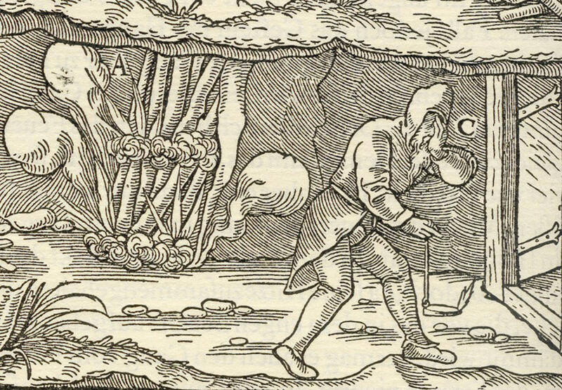 En skjeggete bergmann har tent et fyrsettingsbål i gruva. (G. Agricola: De re metallica, 1556) (Foto/Photo)
