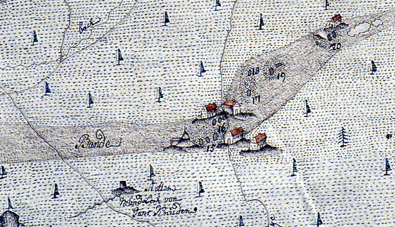 Utsnitt av kart fra 1771. Stollens «Mundloch», åpning, ses nederst. Skjerpenes nummer etter tegnforklaringen: 15: Nr. 6, 5 og 7; 16: Nr. 4 og 8; 17 og 18: gamle skjerp; 19: Nr. 3; 20: Nr. 1 og 2 like sør for to små tjern. En hestegjøpel er tegnet ved Nr. 6. (Norsk Bergverksmuseum KS II A VIII 41, S.H. Madelung og J.G. Madelung) (Foto/Photo)