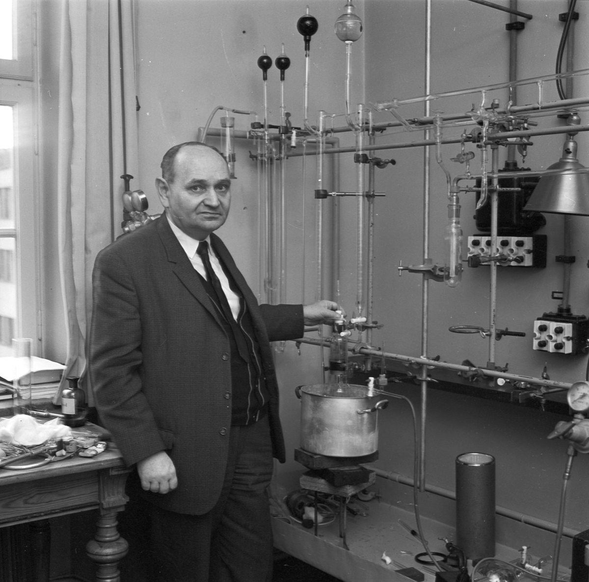 Fysikalisk-kemiska institutionen, polsk-amerikansk forskare professor Michael Szwarc lär ut polymerteknik, Uppsala, mars 1964