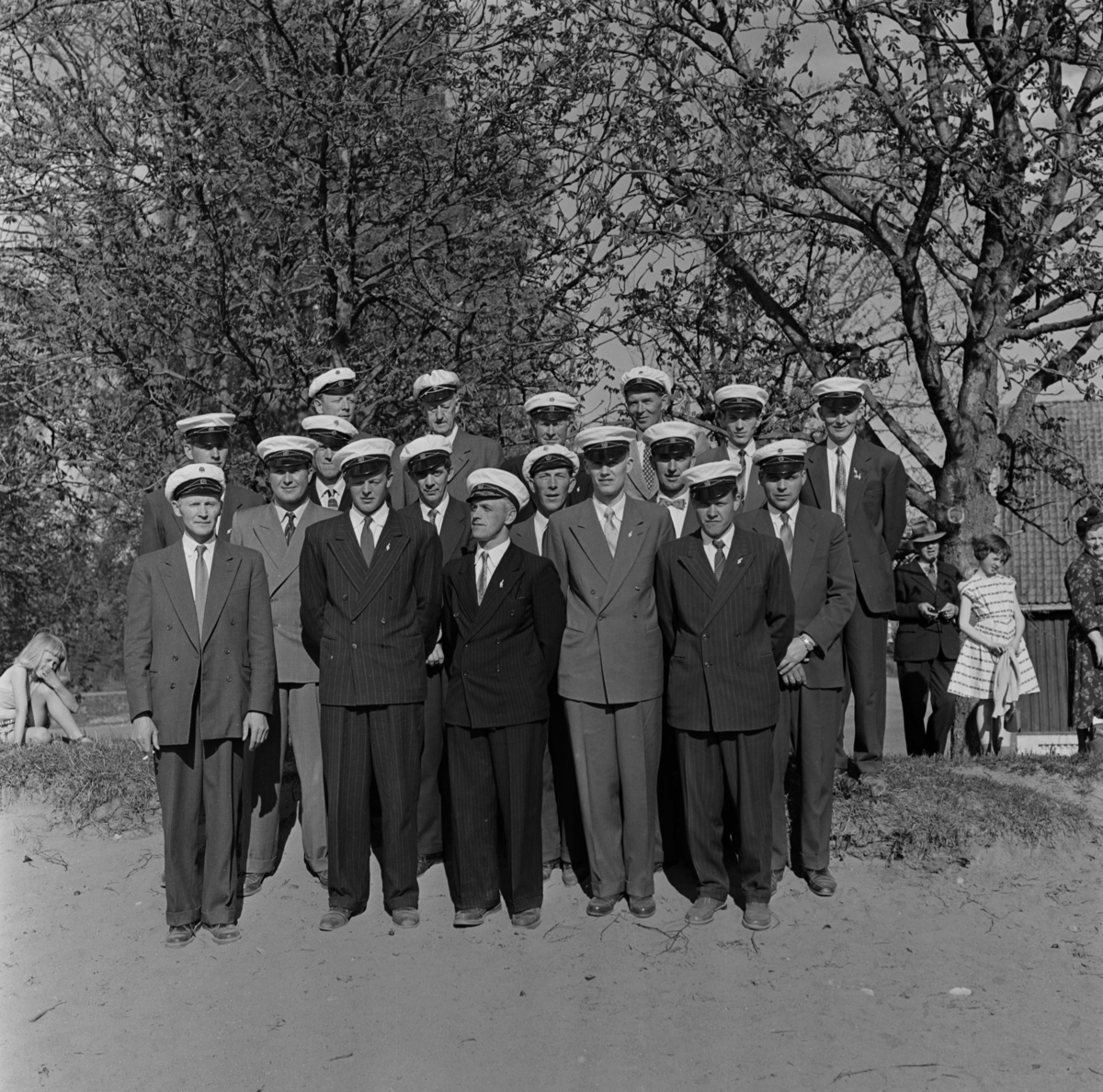Gruppebilde av Gjerdrum mannskor 1958.