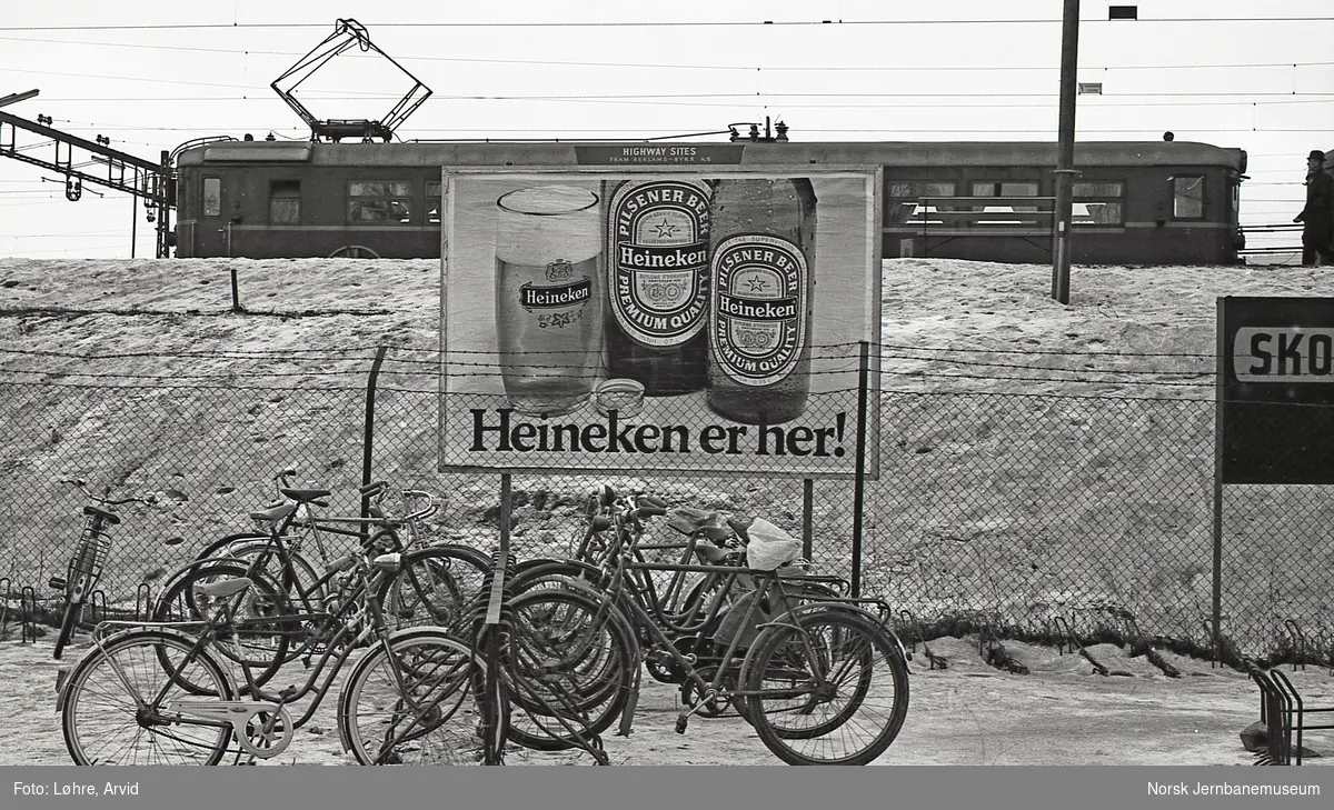 Reklame for Heineken øl på Lillestrøm stasjon