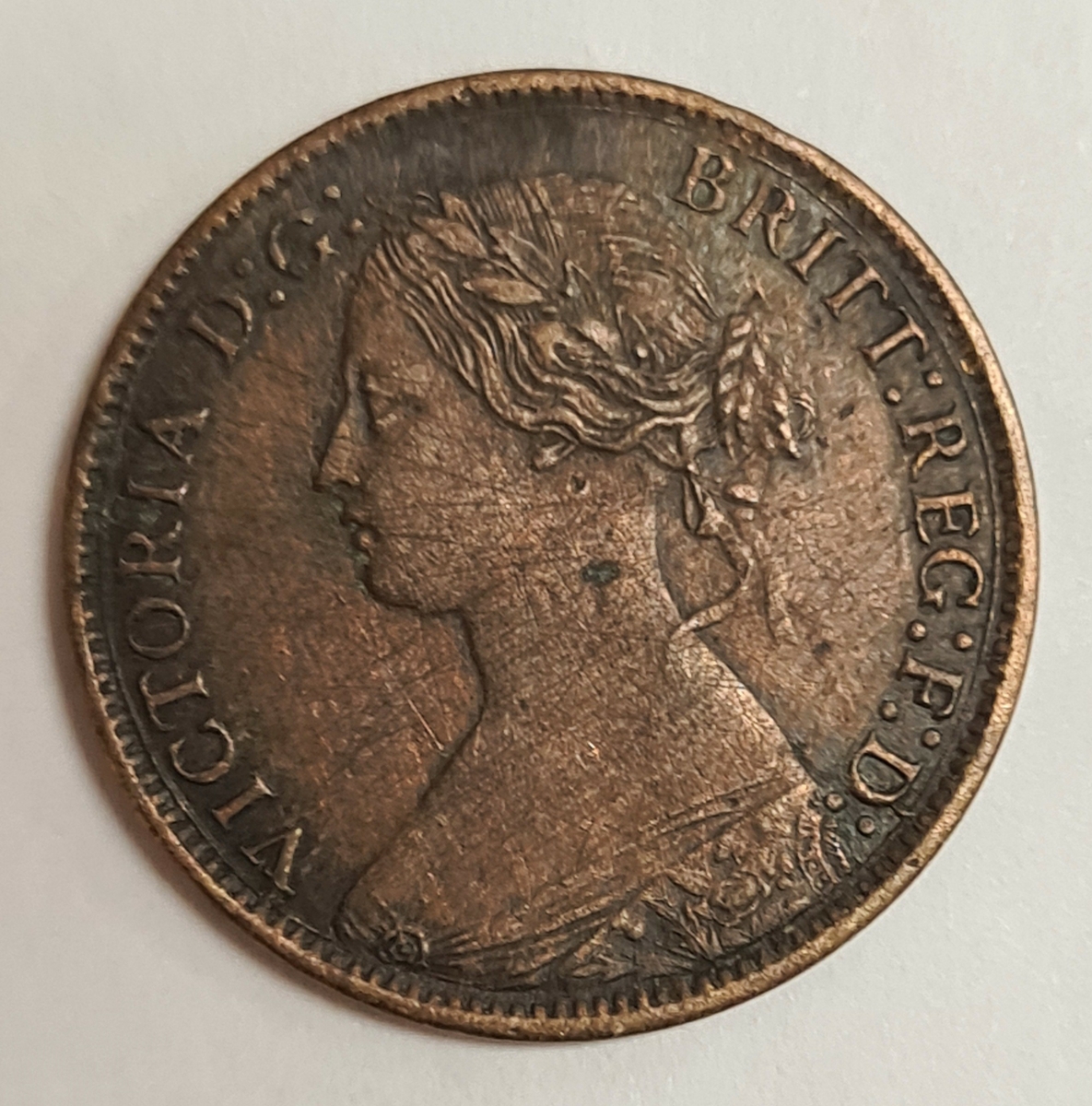 Ett mynt från Storbritanien/England.
Farthing 1868