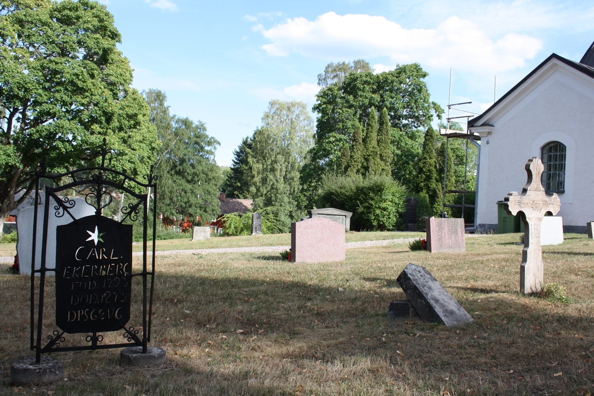 Bredestad kyrka och kyrkogård. Bredestads socken, Aneby kommun.