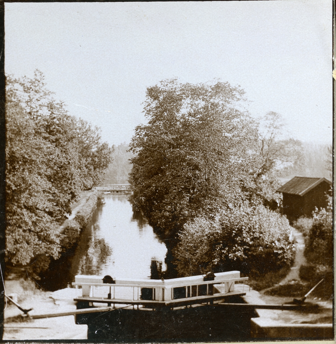 Västanfors sn, Fagersta kn, Strömsholms kanal.
Stereoskopiskt foto (3-D), c:a 1905-1915.