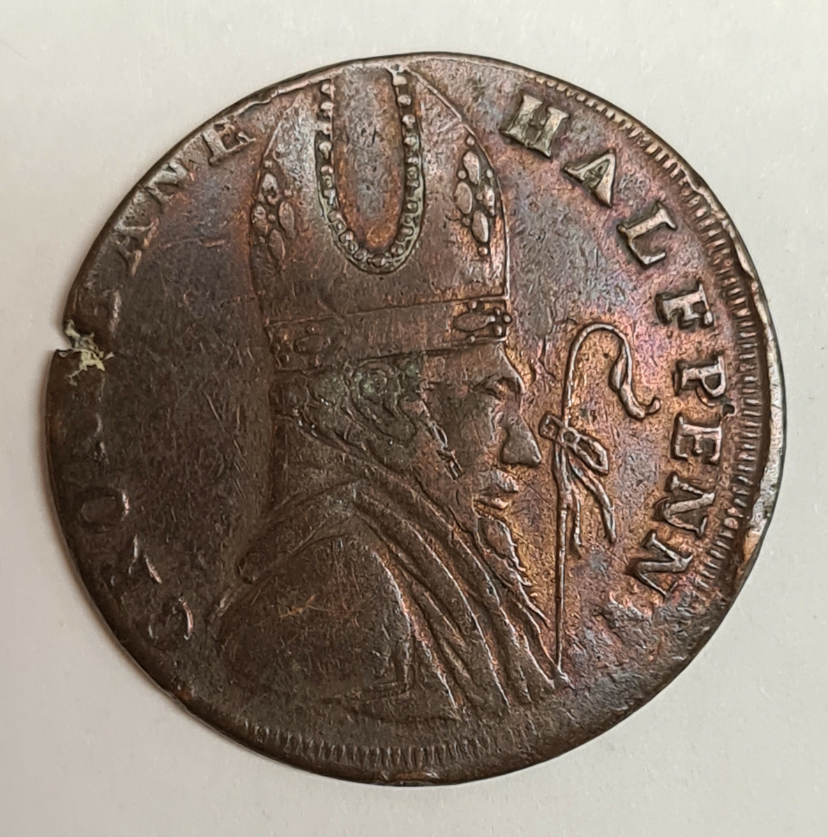 Ett mynt från Irland.
½ Penny, 1789

Tillsida:
CRONEBANE HALFPENNY

Frånsida:
ASSOCIATED IRISH MINERS ARMS
1789