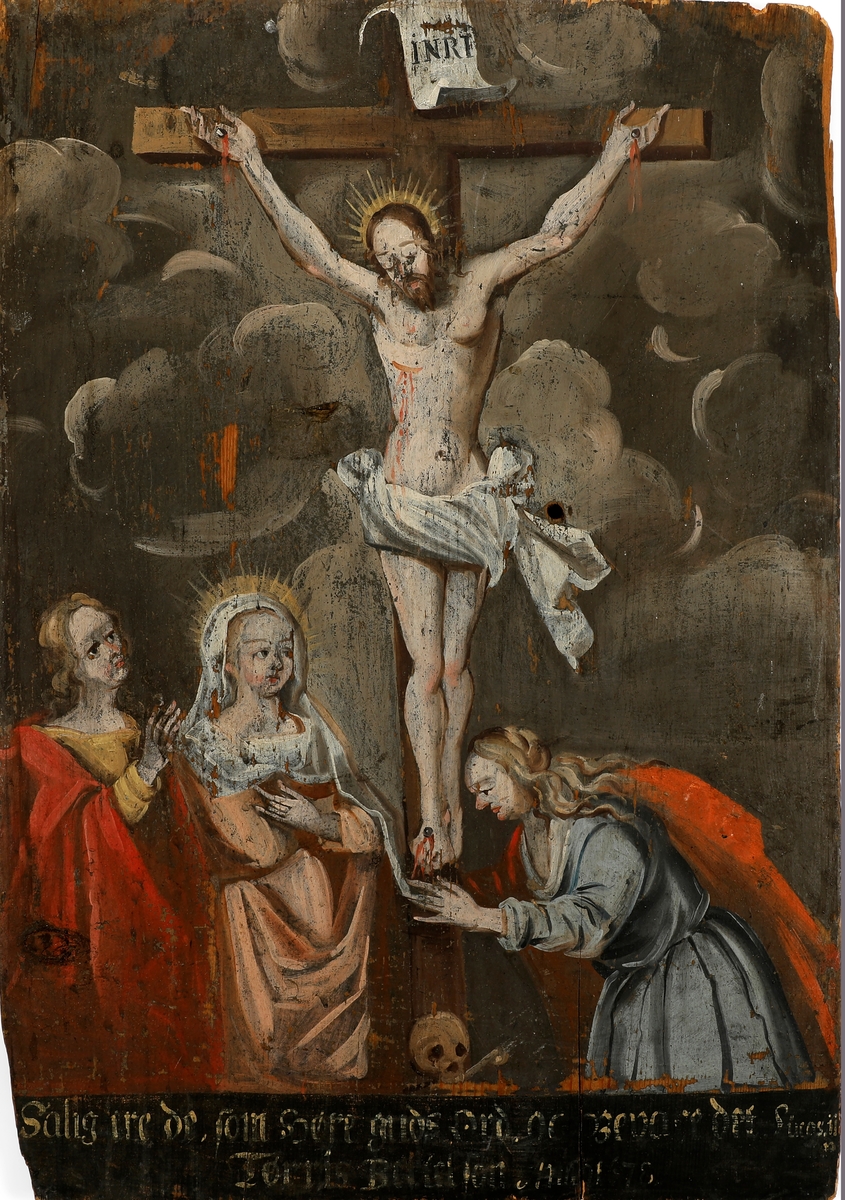 Jesus på korset, Johannes, Maria Jesu mor og Maria Magdalena. Tekstbånd i nedre kant.