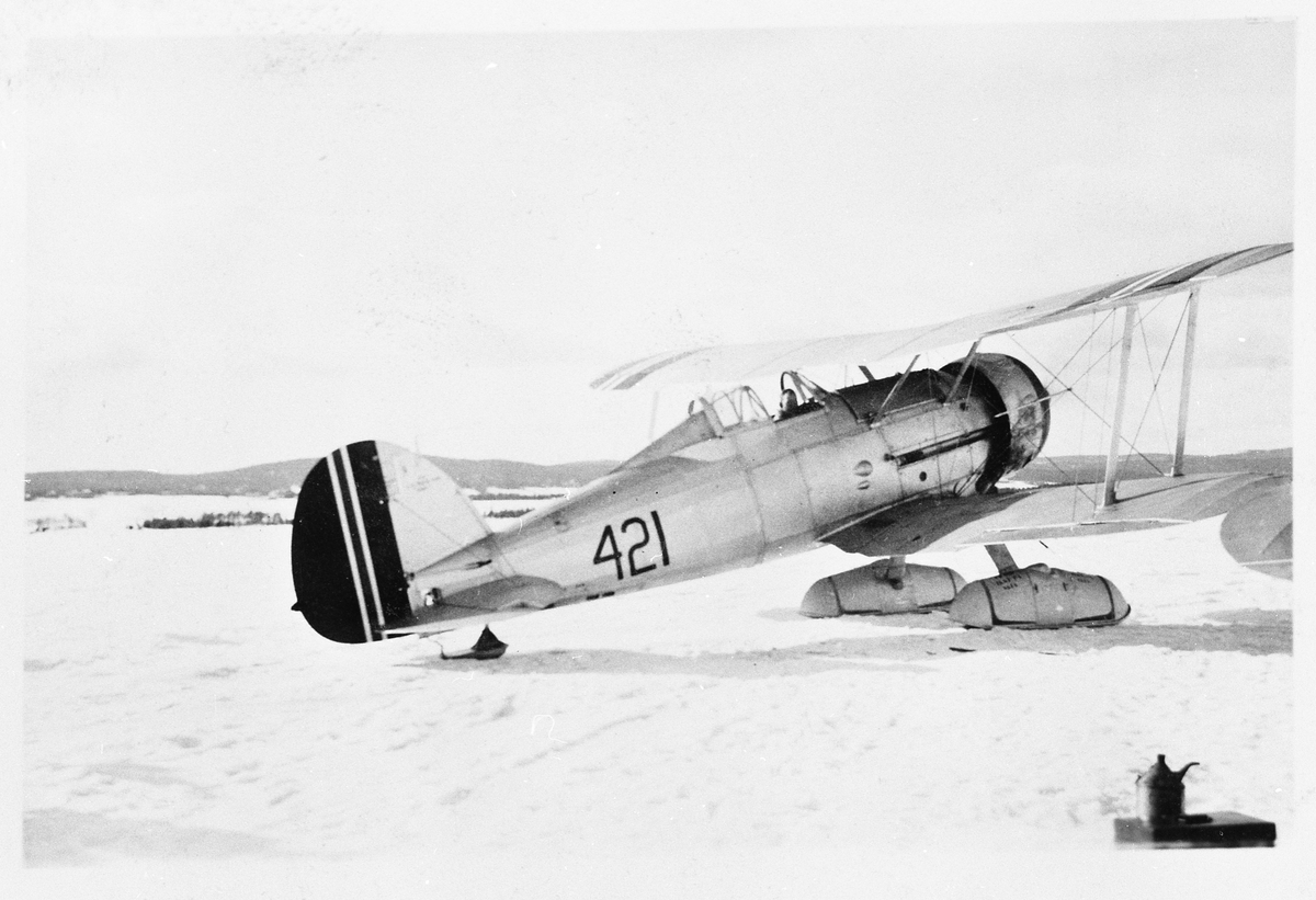 Gloster Gladiator tilhørende Hærens Flyvåpen avbildet på Kjeller flyplass året 1939.
