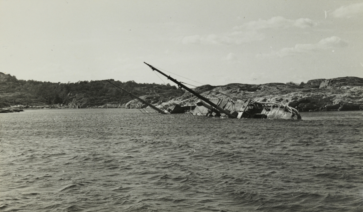 En gresk seilbåt har forlist, antagelig et sted langs kysten på Sørlandet.