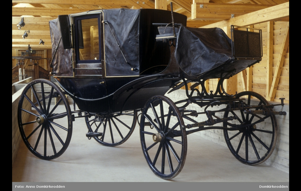 Dette er den eneste kjente Landauer produsert av P. Norseng i følge Bjørn Høie. Antatt gitt til museet fra Børstad gård.