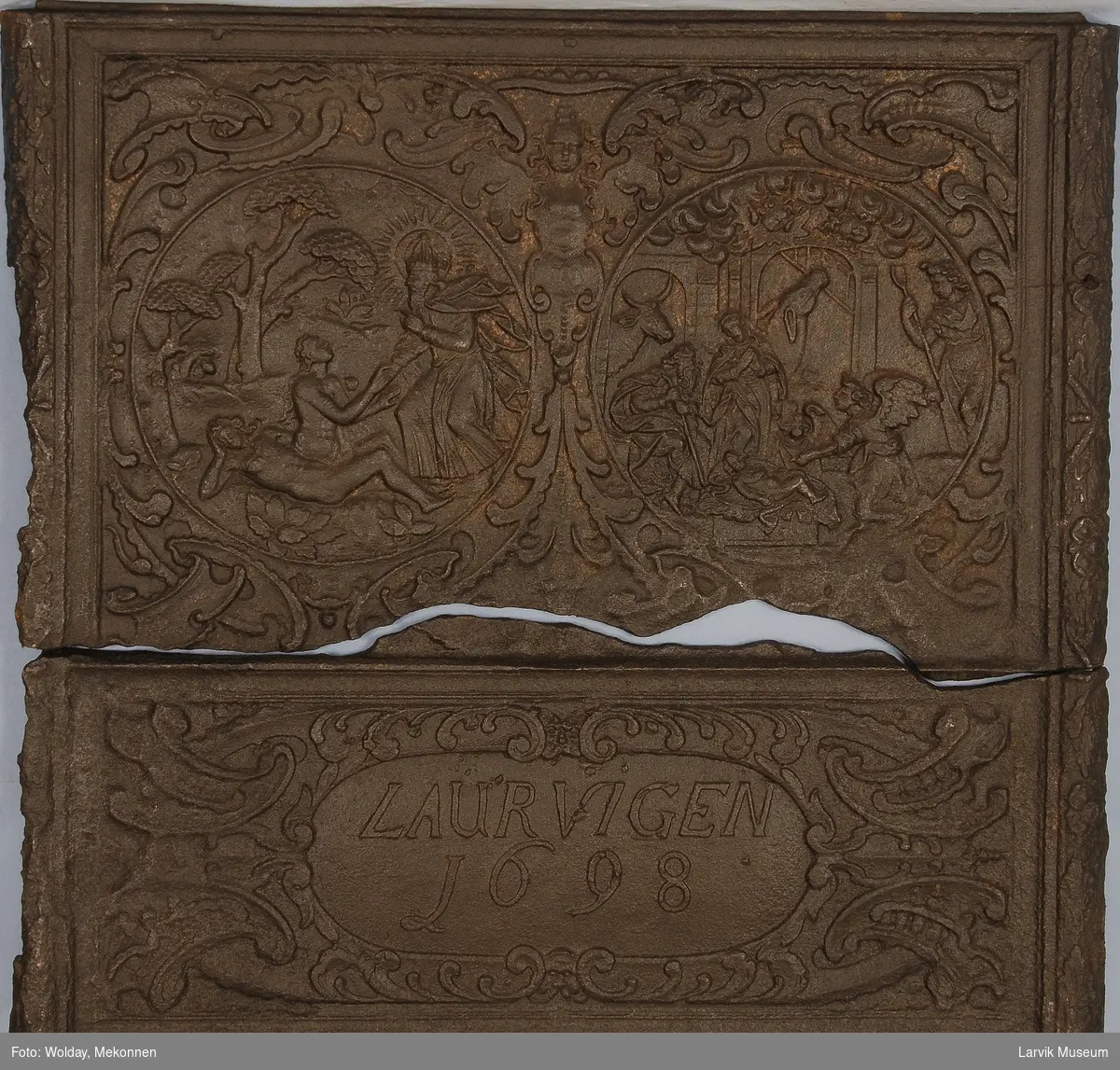 venstre:Evas skapelse.høyre: englene ved krybben   nederste felt: kartusje m. Laurvigen 1698