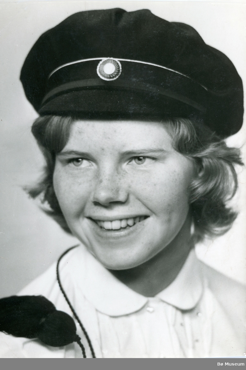 Ingrid Forberg med studentluva på plass, hausten 1962.