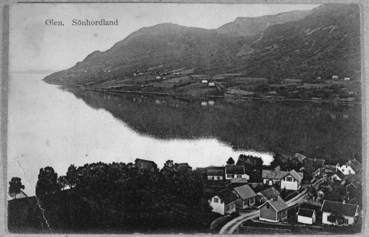 Postkort med landskapsmotiv frå Ølensjøen sett mot nord, 1915. Hamre, Kåtabø og Stangaland i bakgrunnen.