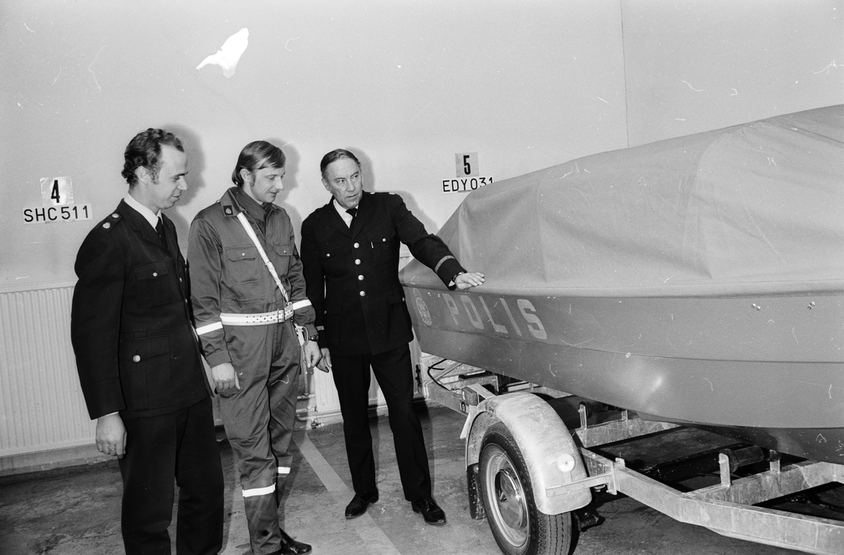 Ny räddningsbåt till Tierpspolisen, Uppland 1973
