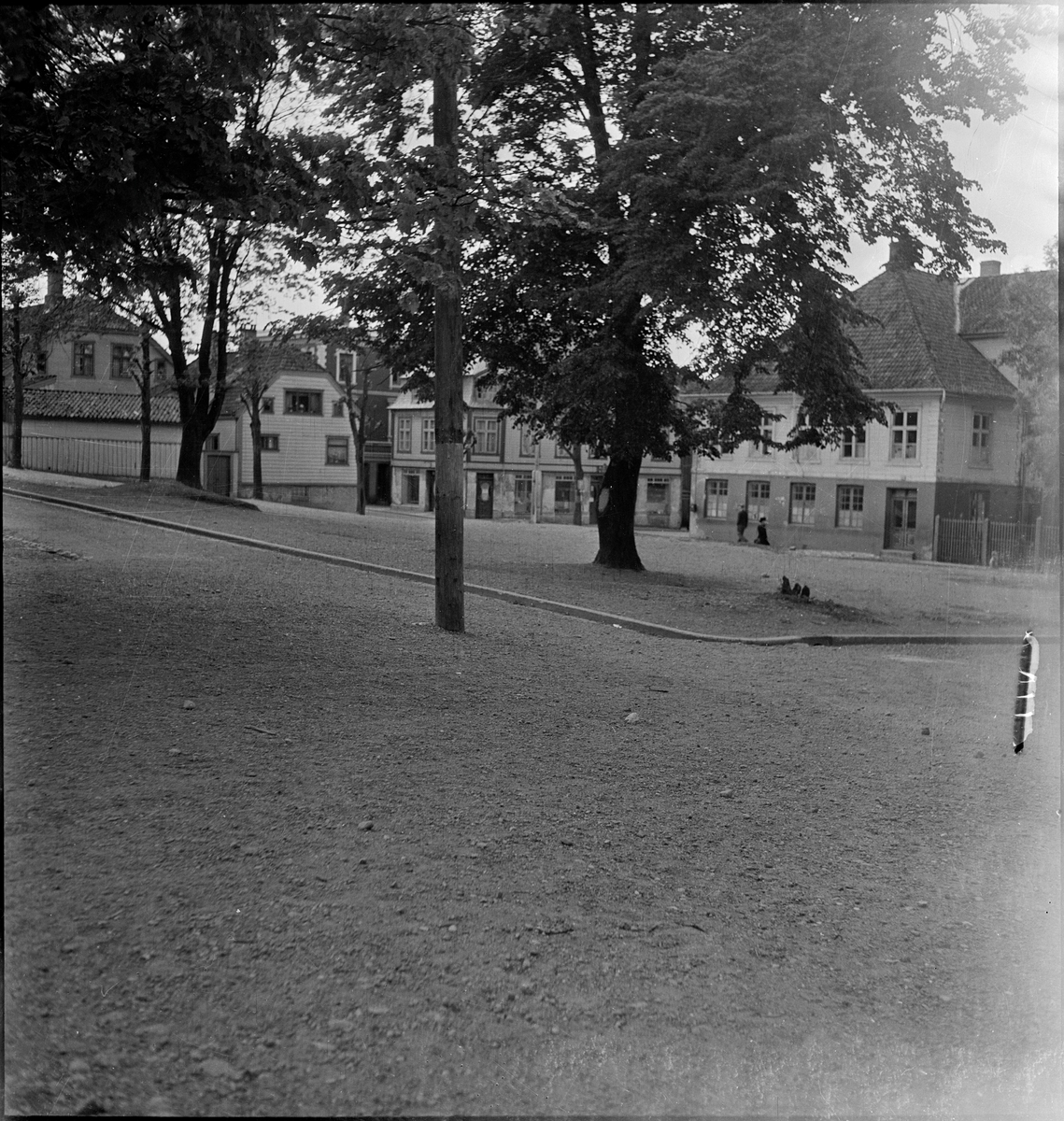 Parken i Egersund. Strandgaten ligger nederst, mens alléen står i Skriveralmenningen. På motsatt side er Parkveien og øvest er Nygaten.