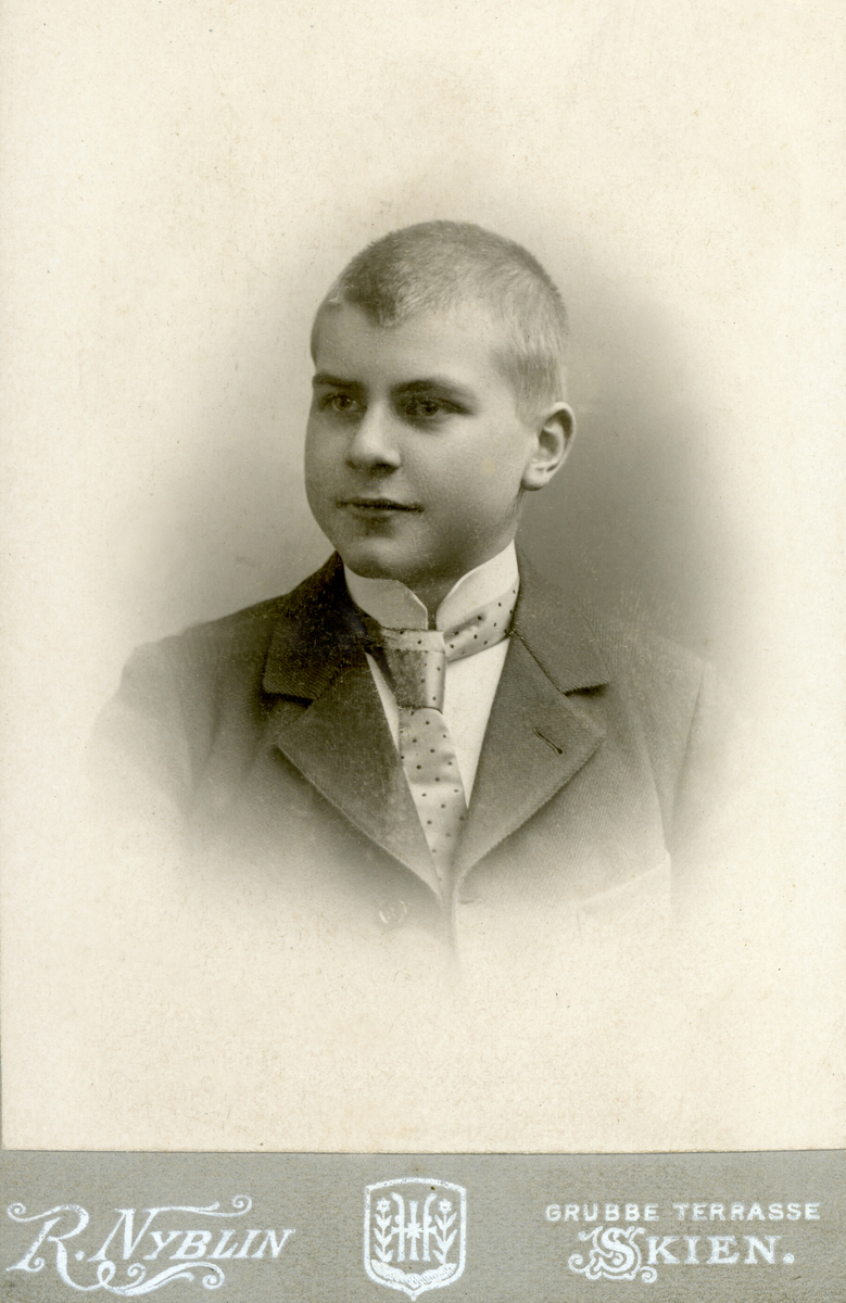 Visittkortfoto av ung mann