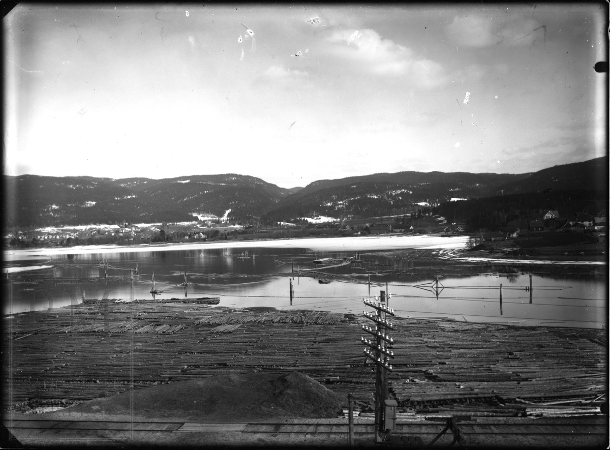 Tømmerlenser på Randsfjorden, Hadeland Vassbunn ved Jevnaker.