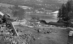 Damanlegg i elva Atna ved Atnbrua, Stor-Elvdal, Hedmark.