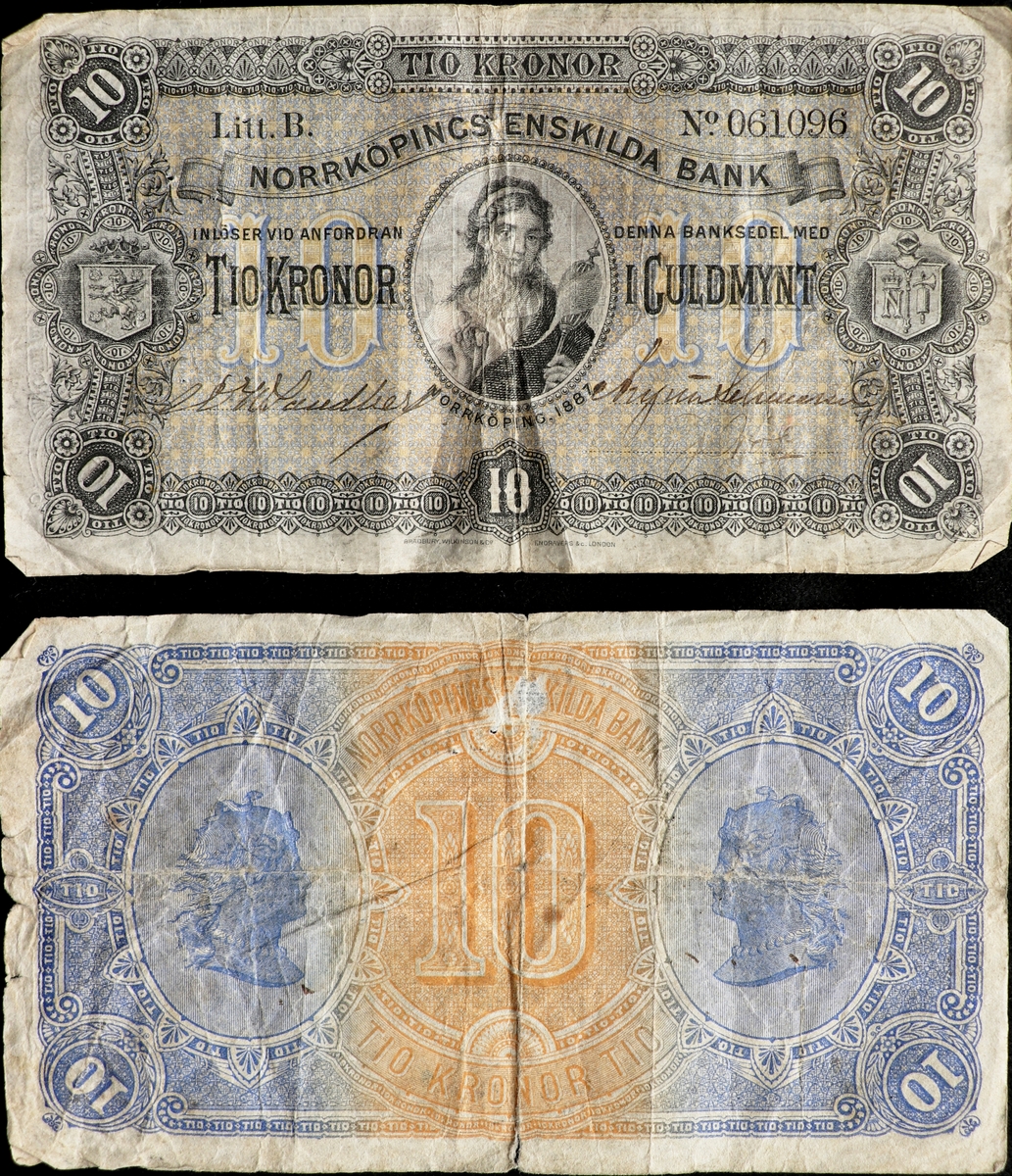 Två blågrån sedlar på tio kronor från Norrköpings Enskilda Bank från 1887. Serienummer 5762 och 61 096 tryckt på höger sida. Tre signaturer på sedeln. I mitten på vänster kant finns Östergötlands landskapsvapen och i mitten på höger kant finns Norrköpings gamla stadsvapen i form av ett N krönt med en krona, en spira och en yxa. I mitten av sedeln en oval med en bild av en kvinna med en slända.
Baksidan är blå på sidorna och orange i mitten. I mitten står det 10 och på båda sidor om dem finns kvinnoansikten i profil. Klisterlapp på baksidan efter att sedeln suttit på en tavla.

Tillstånd vid förvärv: Ena sedelns färger är betydligt mer urblekta. Veck efter viktning.