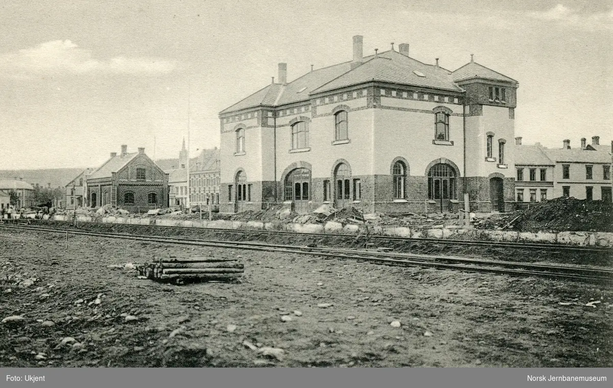 Steinkjer stasjon under bygging
Nordlandsbanen ble åpnet forbi Steinkjer 15.11.1905