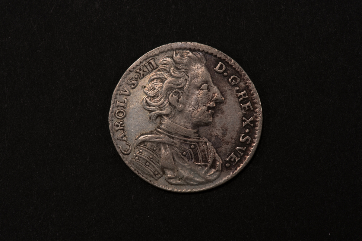 Ett silvermynt med valören 1 mark.
