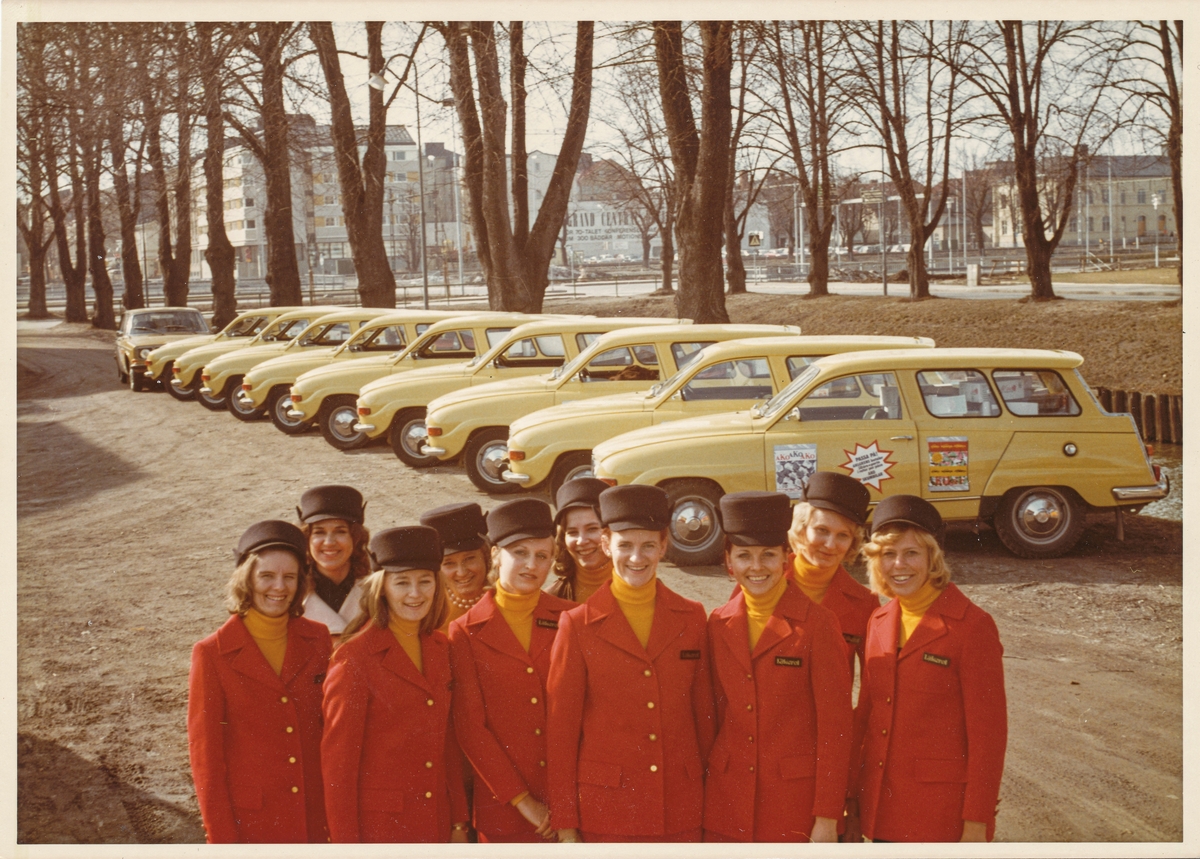 Bilpatrull med reklam för Läkerol, omkring 1975.