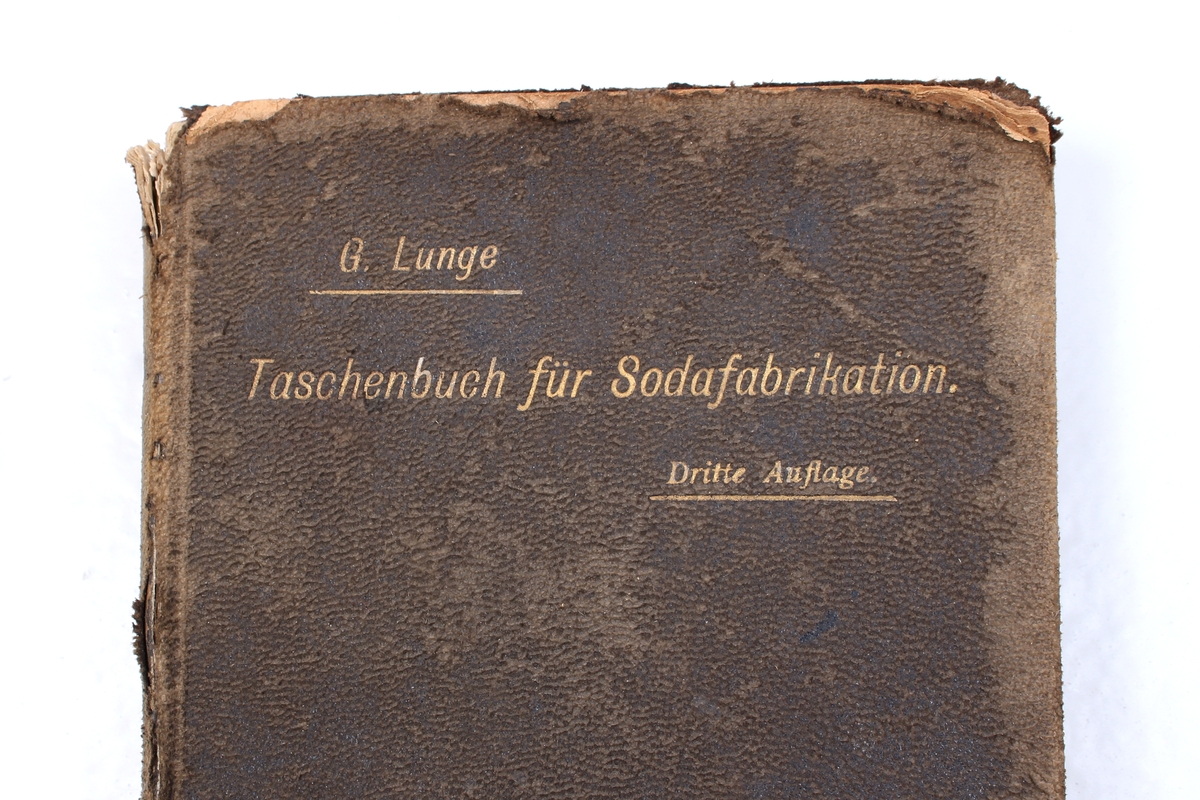 Tysk håndbok som omhandler produksjon av kunstgjødsel.