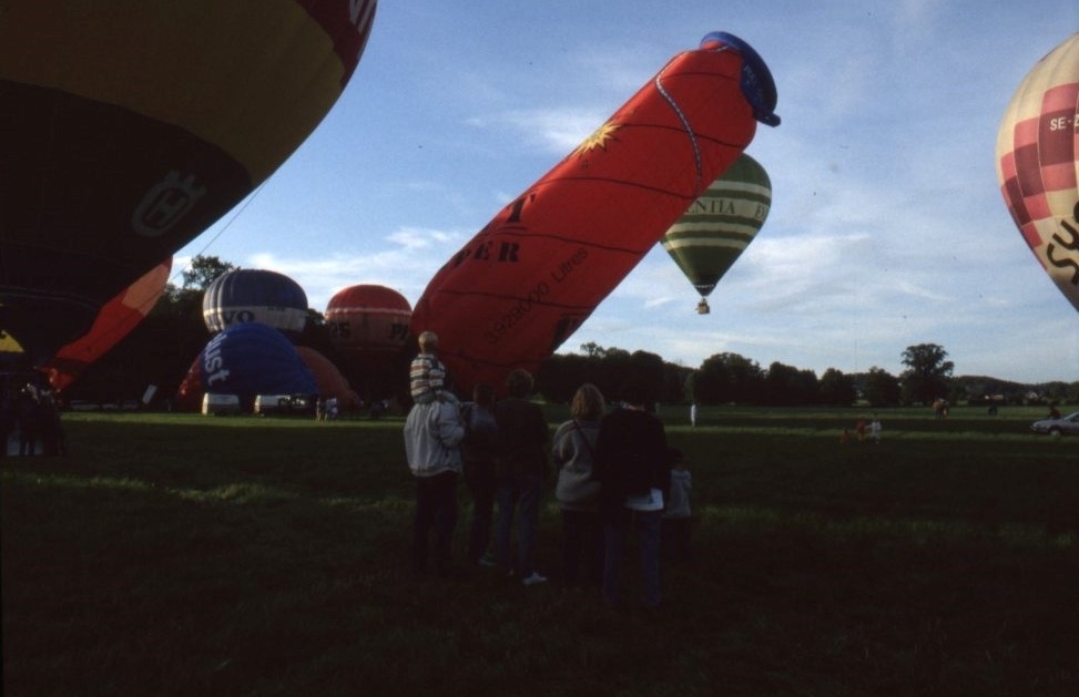 En oval luftballong.