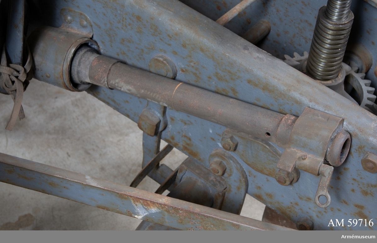 Grupp F I.
Ansättare till 8 cm förändrad kanon m/1881.
Kanonen är förändrad för metallkardus. Provpjäs inrättad för  metallpatron, med lavett, föreställare och delvis utredning, den senare till följd av bakladdningsmekanismens aptering för metallpatroner.