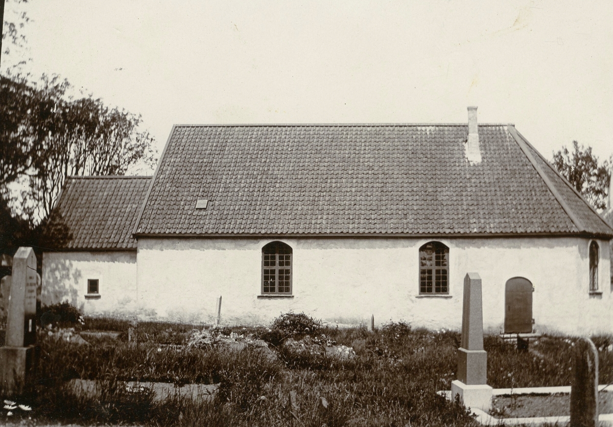 Kållereds kyrka och kyrkogård cirka 1920.