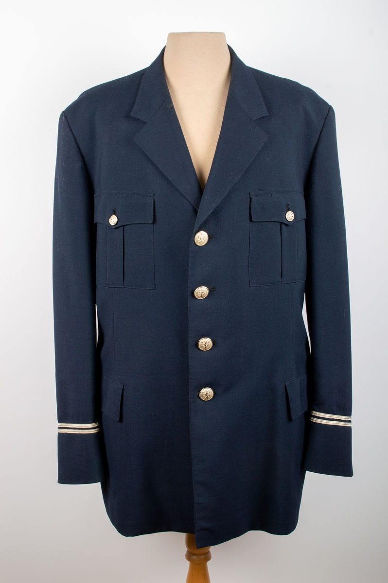 Uniformsjakke til overkonduktør i NSB (før 1969). En del av sommeruniformen.
Størrelse 52.
