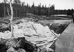 Kvernfallet i elva Søndre Osa i Åmot i Hedmark, fotografert 