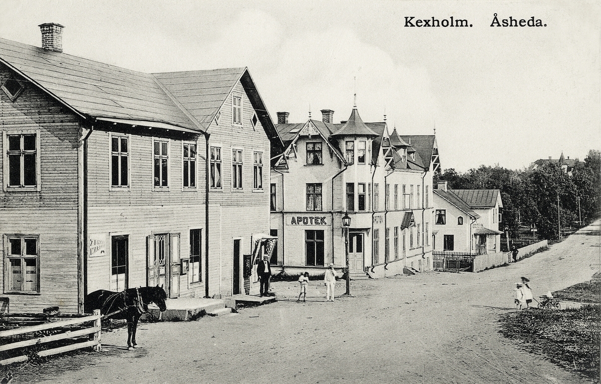 Åseda. Vy över Kexholm med speceriaffär, apotek m.m. Tidigt 1900-tal.