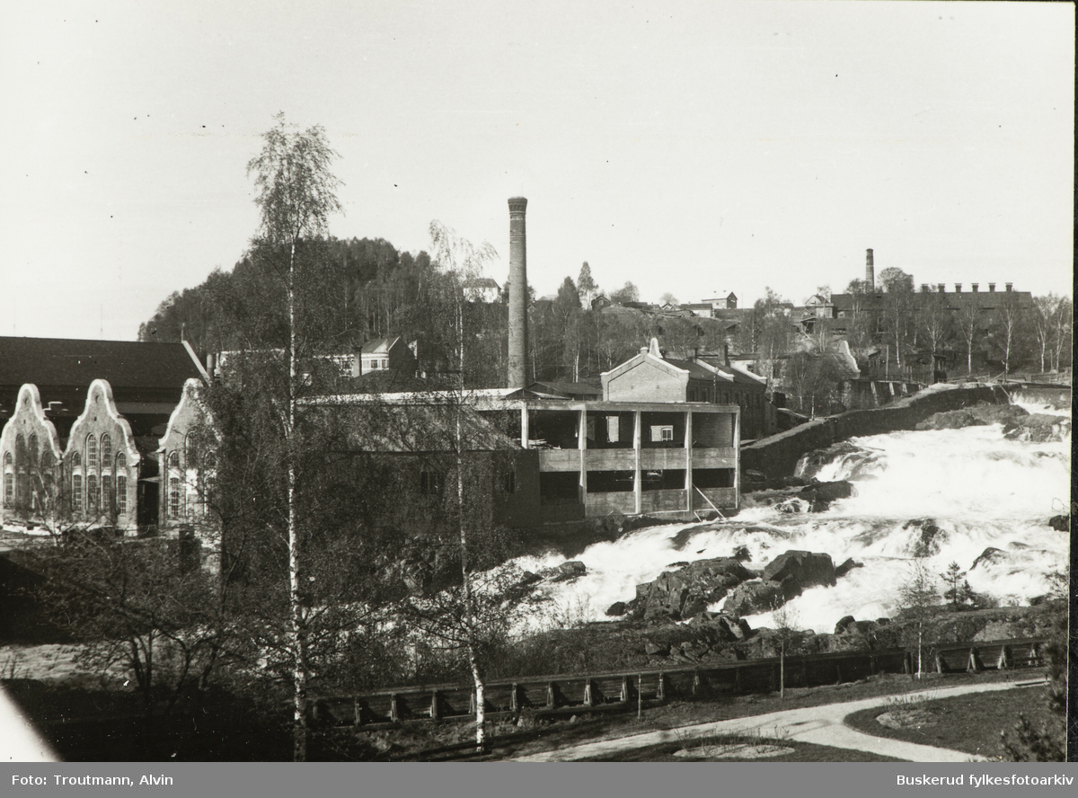  NAPI Hønefoss . Fabrikken produserte papp og kraftpapp