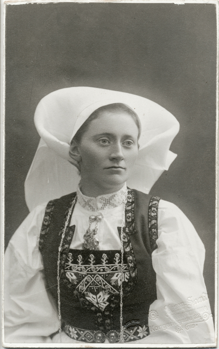 Agnes Apold, f. Aga