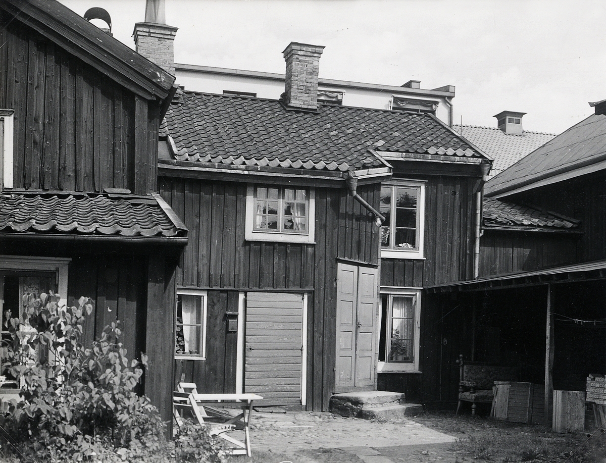 Snus-Lundgrens innergård. Sandgärdsgatan i Växjö, 1950-tal.