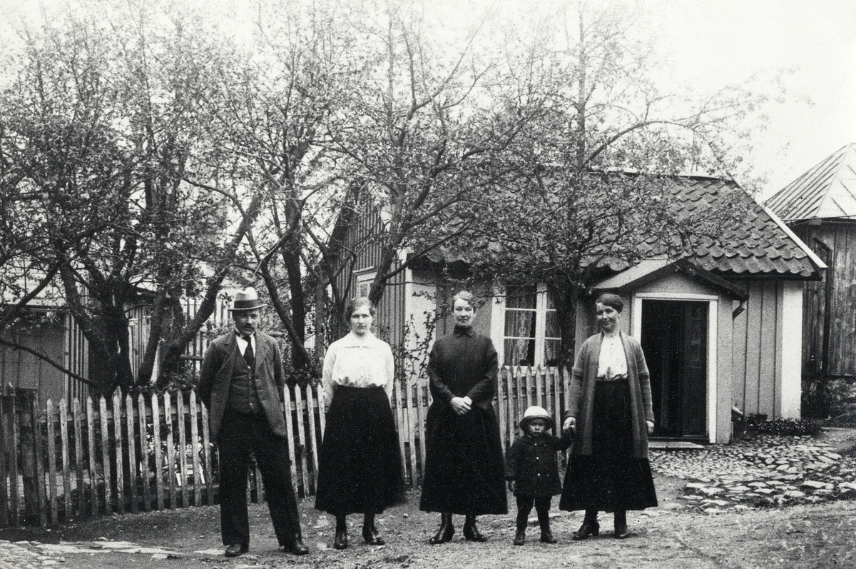 Grannar på Båtsmansbacken. Växjö, ca. 1923.