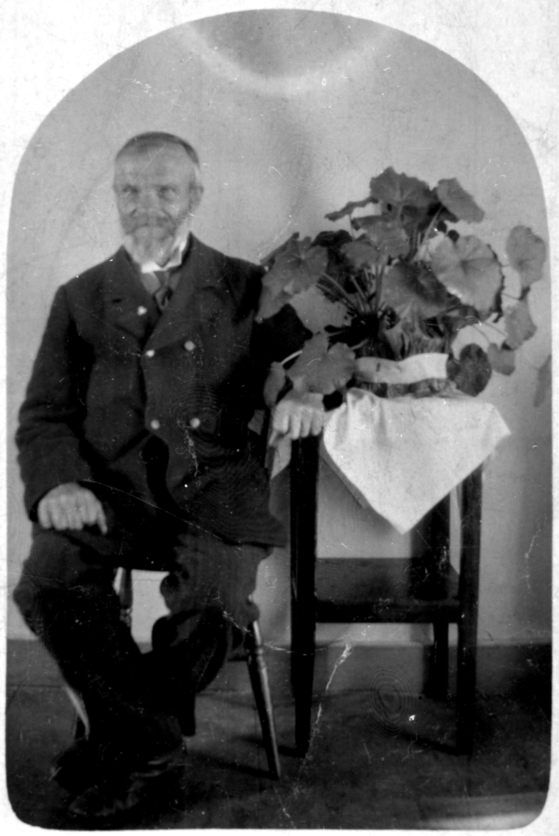 Portrett av Herman Enoksen, Bakkemo, f. 1863 - d. 1926.
