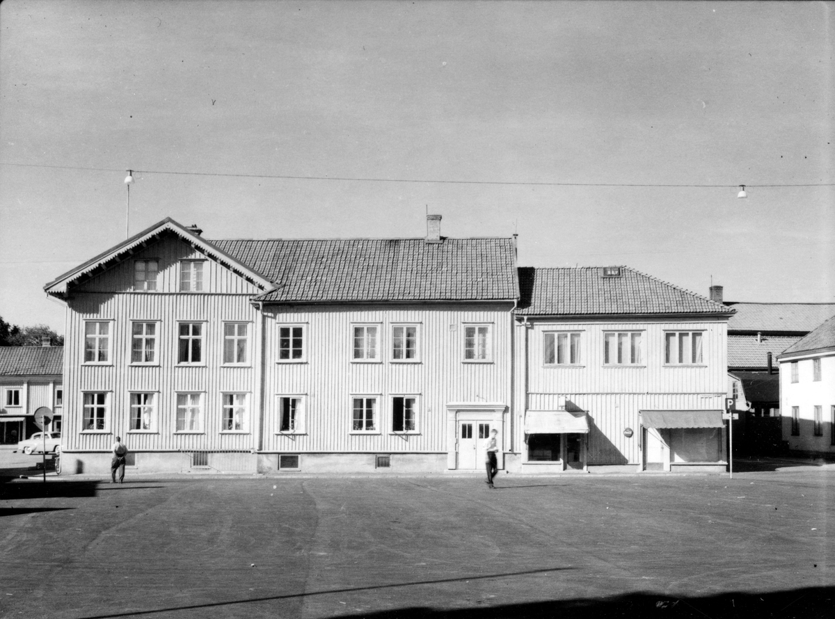 Wera-magasinets hus från Trätorget. Från NM:s byggnadsinventering 1957.
