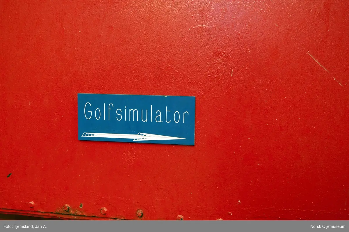 Skilt som viser vei til golfsimulatoren på Stafjord A.