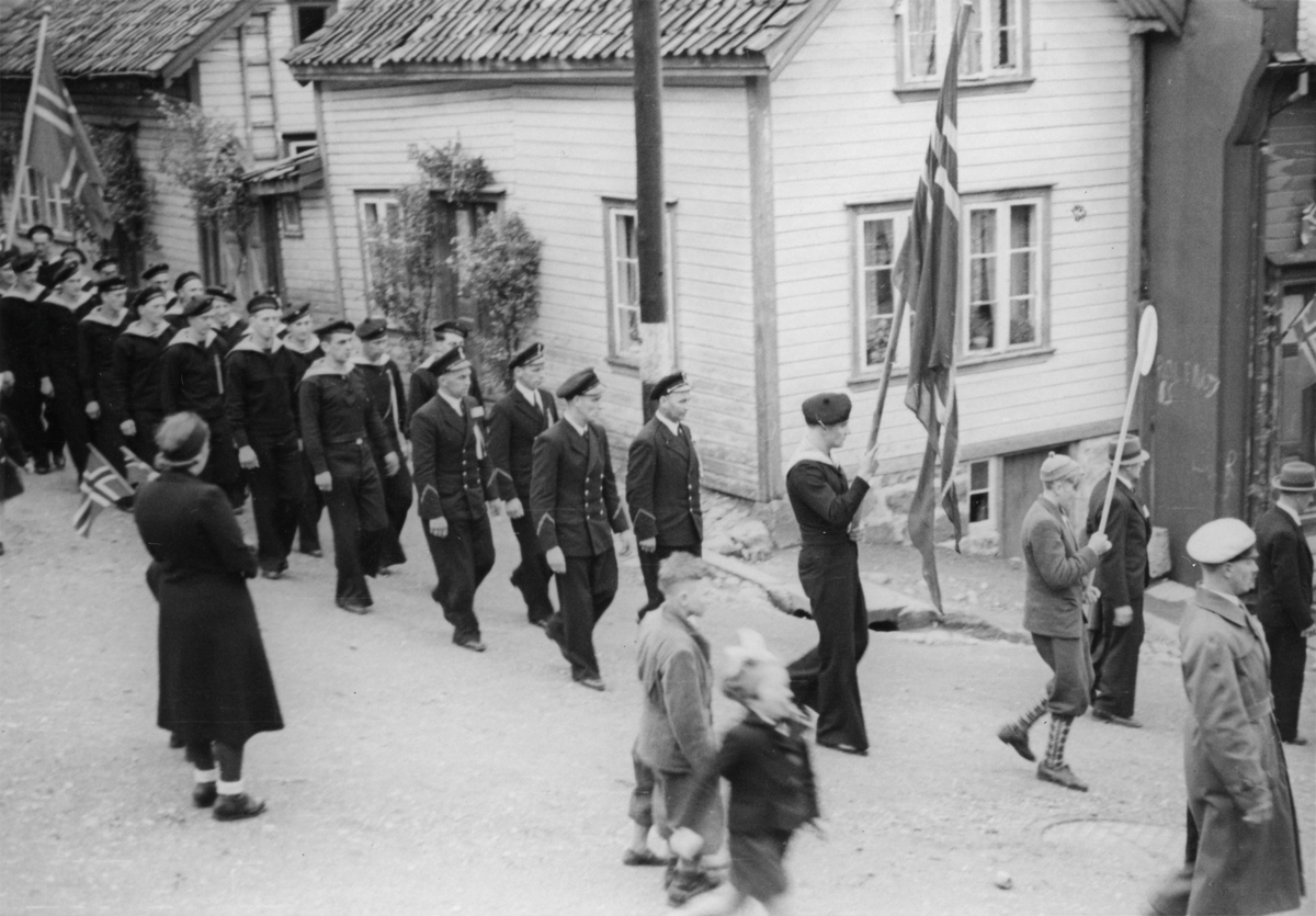 Marinen i Borgertoget, 17. mai 1945.