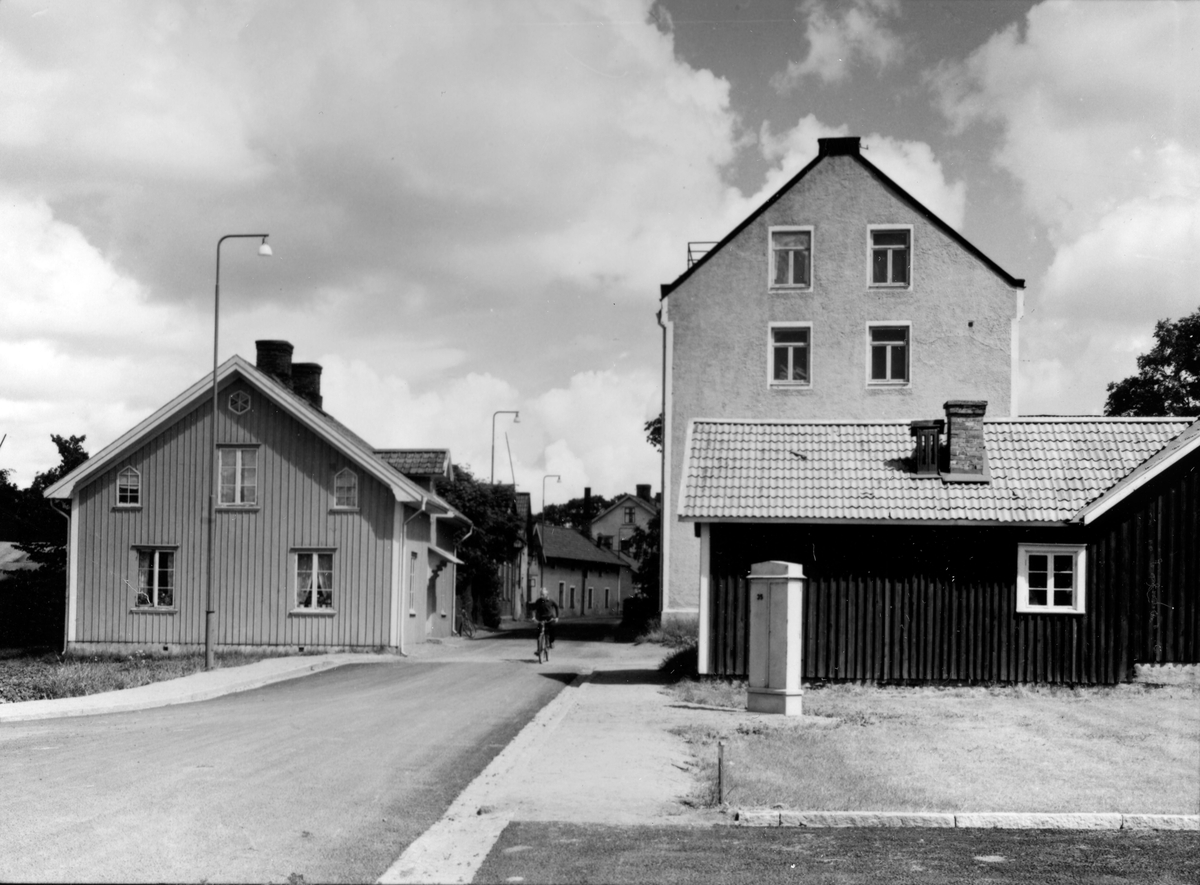 Gärdesgatan åt norr från Hwassgatan. Från NM:s byggnadsinventering 1957.