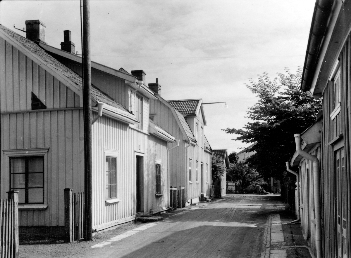 Rödestensgatan nära Repslagaregatan. Från NM:s byggnadsinventering 1957.